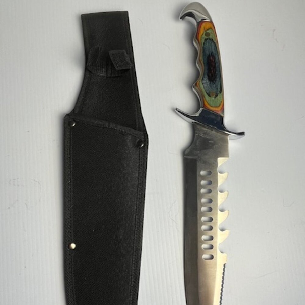 The Frost Cutlery Undertaker is a Bowie-style fixed knife featuring an 10 inch s